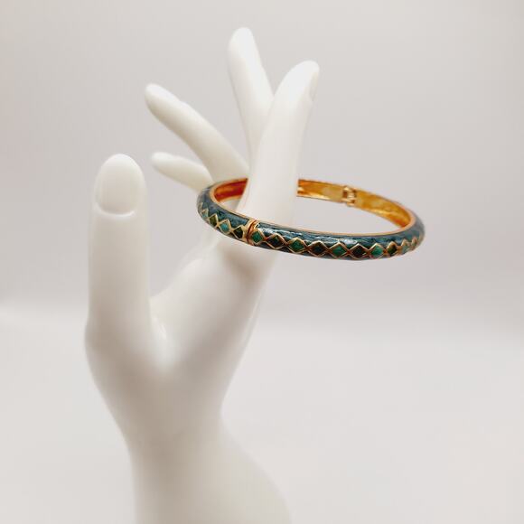 Vintage Green Enamel & Gold Tone Hinged Bangle Bracelet, 7¼” Inner Circumference - Picture 2 of 7